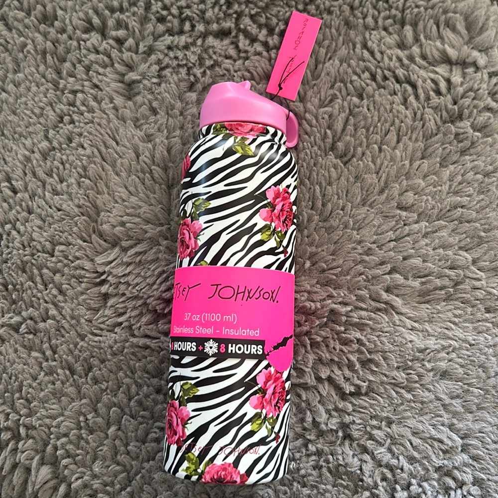 NWT Betsey Johnson 32oz Zebra Rose 🌹 Printed Large Insulated Tumbler